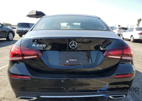 2021 Mercedes-Benz A 220 z USA, uszkodzony, nr VIN W1K3G4EB2MJ298776